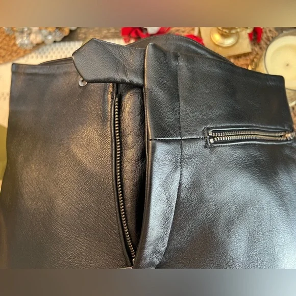 VINTAGE Leather Holt Renfrew Women’s Black Pants - Size 2 - Picture 8 of 9